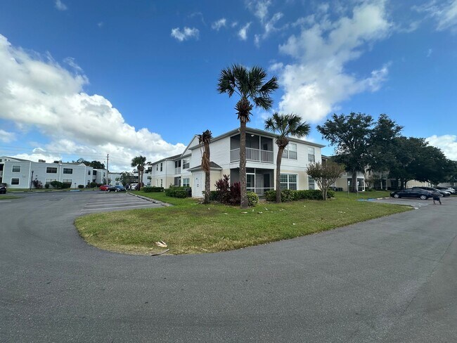 Building Photo - Second Floor 2 Bedroom, 2 Bath in Orlando ...