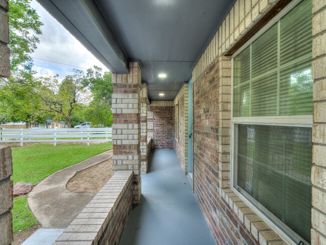 Building Photo - 2100 N Saint Luke Ave