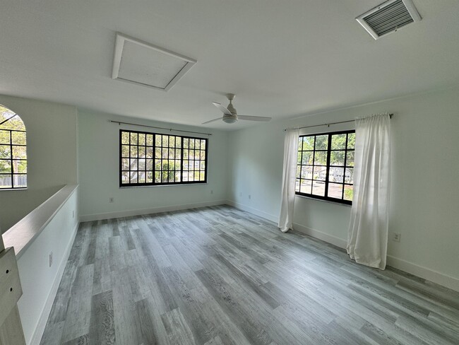 Foto del edificio - 871 Meadowland Dr