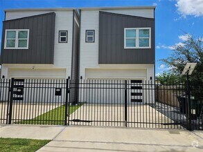 Building Photo - 1508 Weiss St