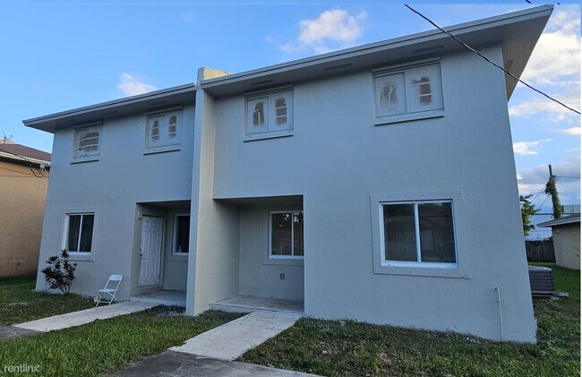 Building Photo - 4 br, 2.5 bath House - 2100 NW 76th St # 1...