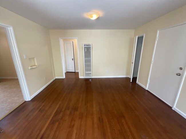 Building Photo - Charming San Carlos Home in Prime Location!