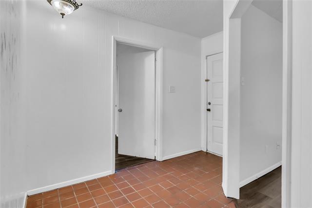 Building Photo - 805 Irwin Dr