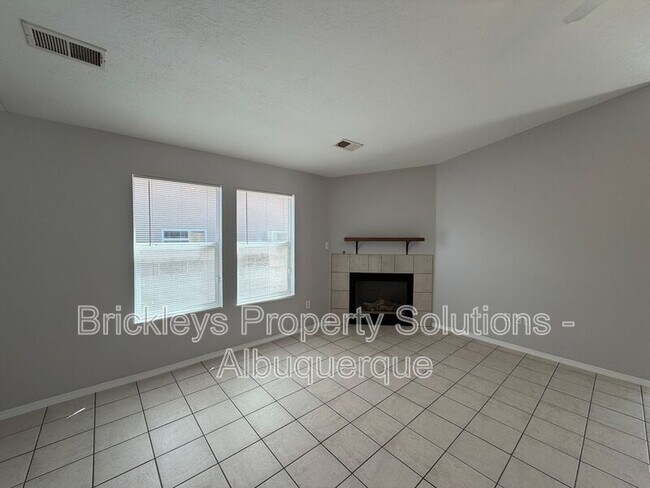 Foto del edificio - 10601 Rio Del Sole Ct NW