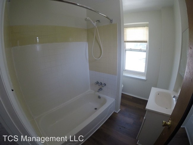 Building Photo - 632 Stanbridge St