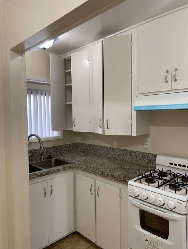 Foto del edificio - 505 N Valencia Blvd