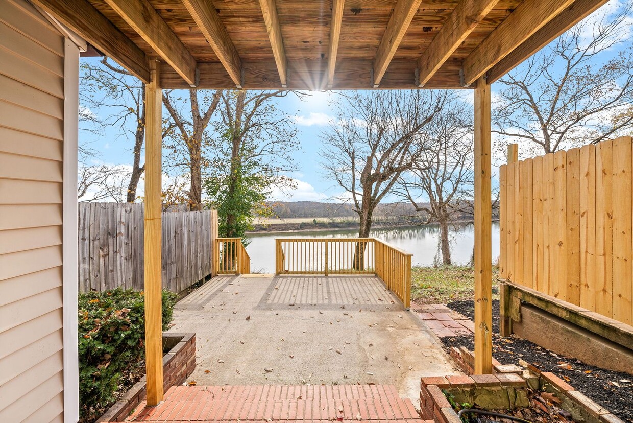 Primary Photo - 2 Bedroom Condo For Rent That Overlooks Th...