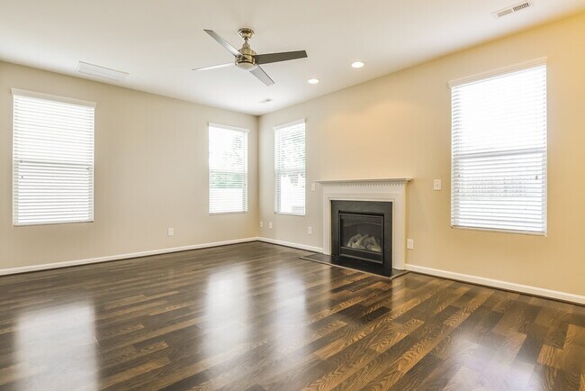 Building Photo - 1417 Ujamaa Dr