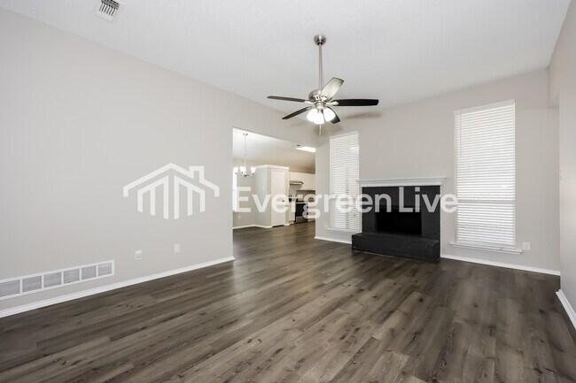 Foto del edificio - 6804 Cedar Shadow Dr