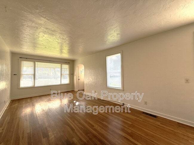 Foto del edificio - 2916 Kennedy Ave