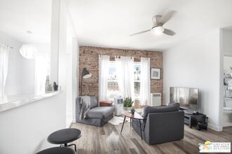 Building Photo - 250 S Kenmore Ave