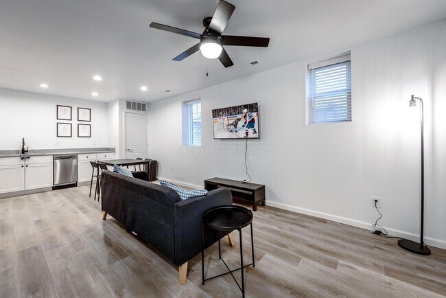 Foto del edificio - 62 S Main St