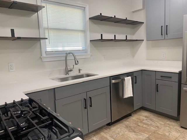 Newly renovated kitchen with open shelving. - 21 Oak Rd