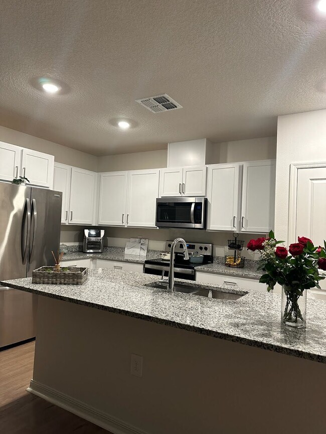 Foto del edificio - 577 Stoney Pointe Cir