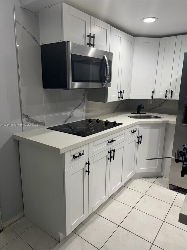Foto del edificio - 701 Pine Dr
