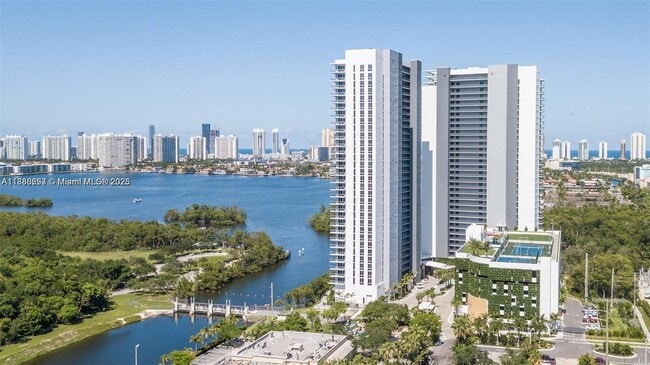 Foto del edificio - 16385 Biscayne Blvd