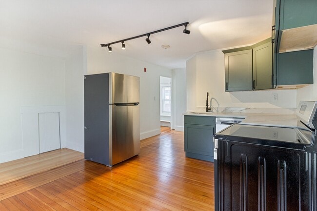 Photo - 169 Waterman St Apartment