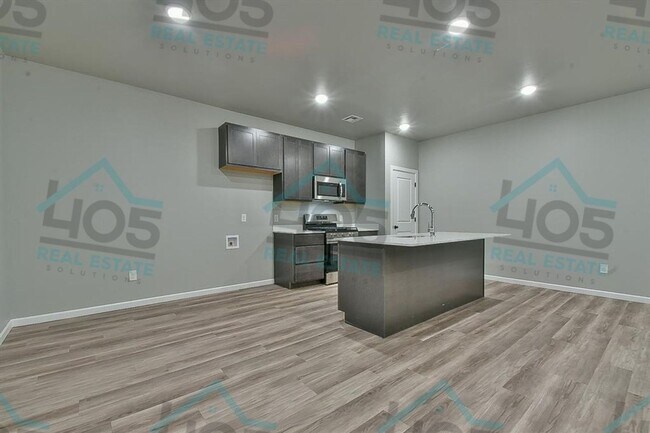 Foto del edificio - NEWLY BUILT RENTAL