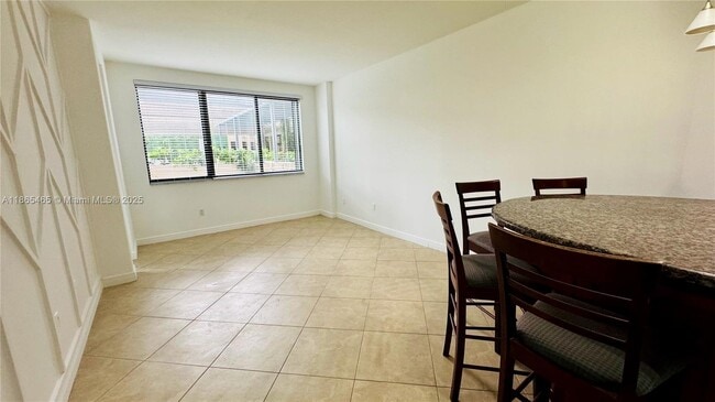 Building Photo - 540 Brickell Key Dr