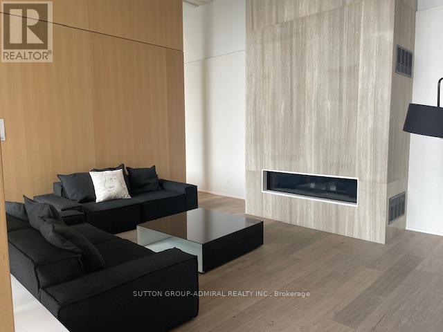 Building Photo - 8 Hillsdale Ave E