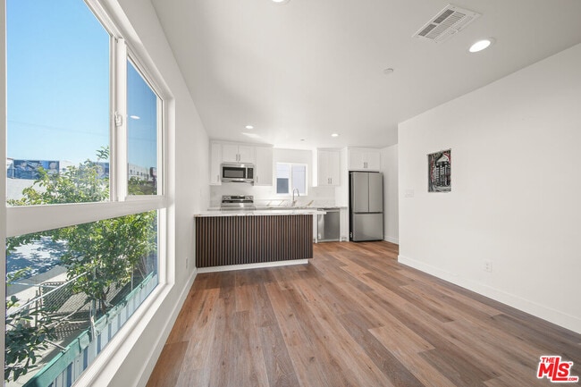 Building Photo - 1055 Wilton Pl