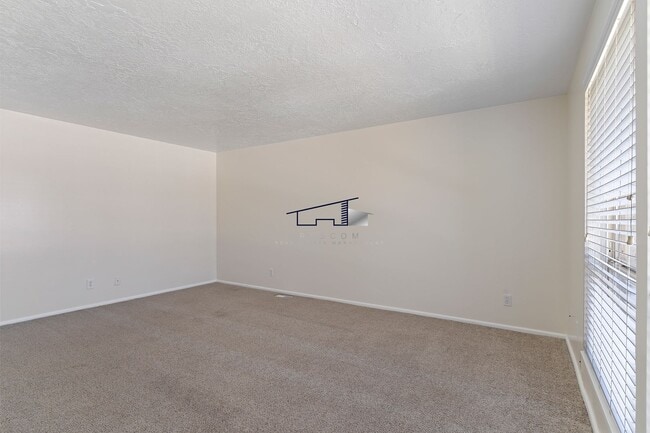 Building Photo - 350 E 4850 S