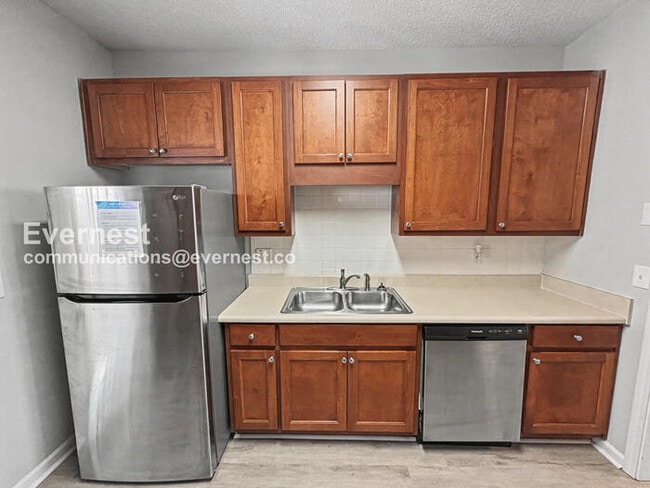 Foto del edificio - 8596 Thomas Rd