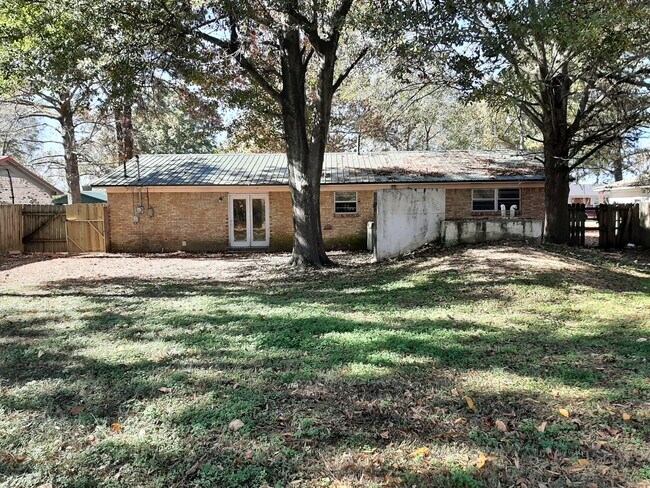 Foto del edificio - 205 Jim Denton