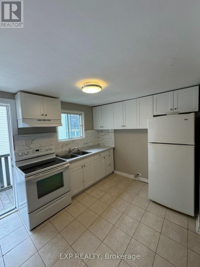 Building Photo - 72-72 Barrette St