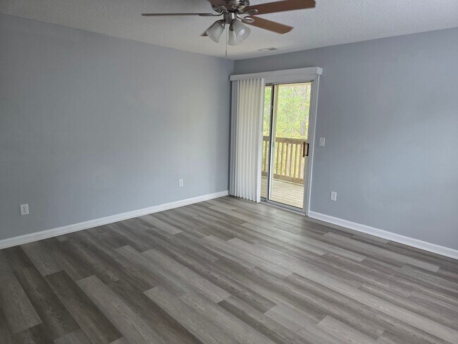 Foto del edificio - 2 Bedroom 1 Bath Upstairs Unit