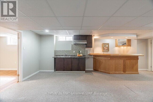 Building Photo - 5 Lavender Way