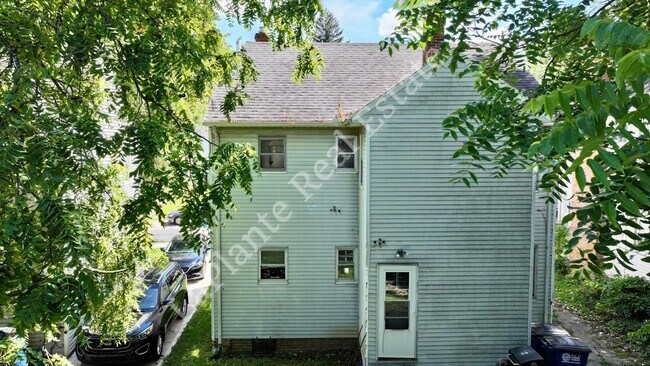 Building Photo - 2019 Kensington Rd