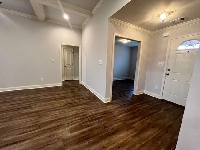 Foto del edificio - Charming modern 3 bedroom/ 2 bath with office