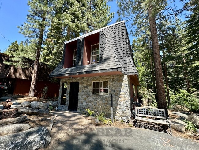 Foto del edificio - Beautiful Home on the Creek!