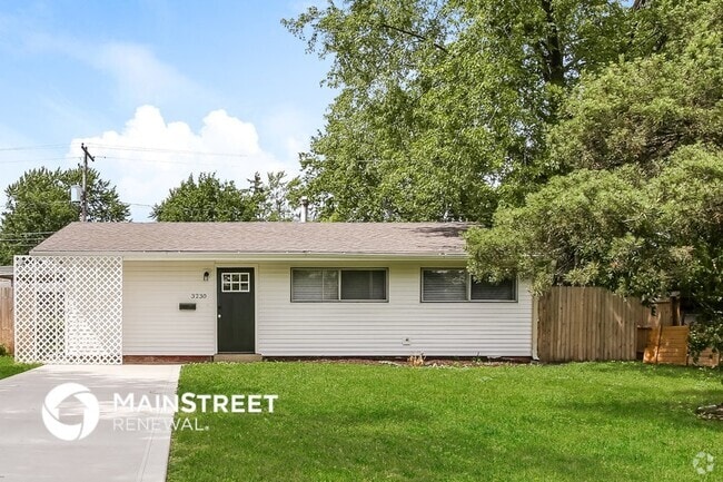 Building Photo - 3230 Vanderberg Ave