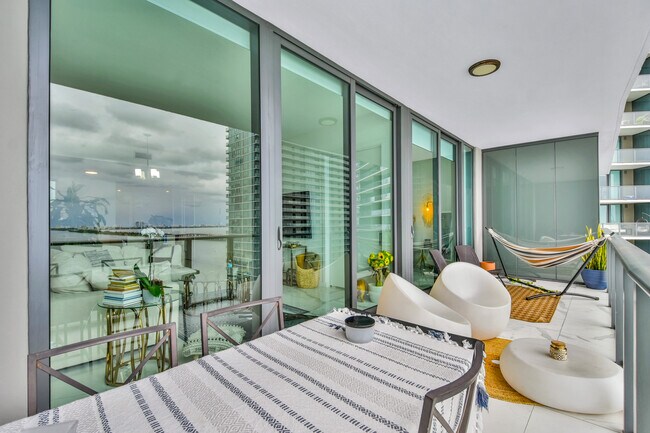 Foto del edificio - 480 NE 31st St