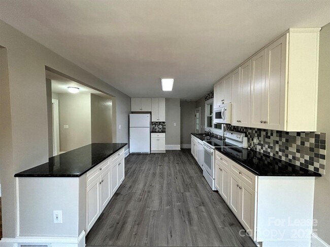 Foto del edificio - 2023 Robin Rd