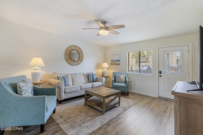 Foto del edificio - 127 Linda Marie Ln