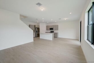 Building Photo - 5976 SE Sky Blue Cir