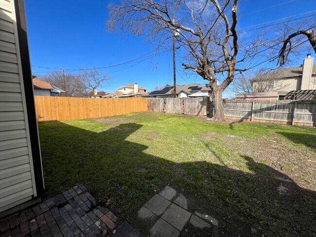 Patio privado cercado - 2303 Cactus Dr