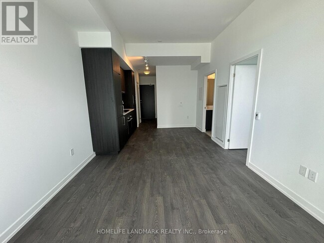 Building Photo - 7-N1107 Golden Lion Heights