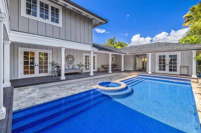 Foto del edificio - Gorgeous Oceanfront Home w/Private Pool, Jacuzzi, & Sunset Views. Moana Lani