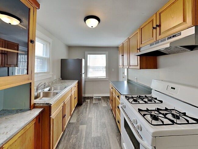 Foto del edificio - 2068 Reaney Ave E