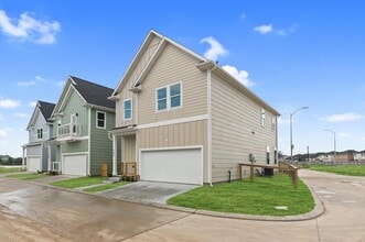 Building Photo - 9602 Valeca Dr