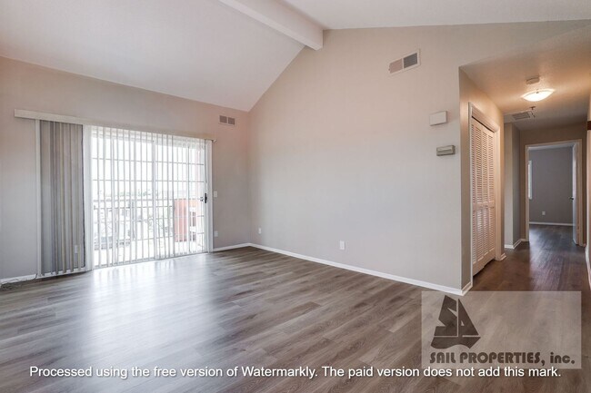 Foto del edificio - Huntington Beach 2-Bedroom, 2-Bath Home