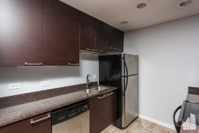 Foto del edificio - Wondrous 1- bedroom with closet space & fi...
