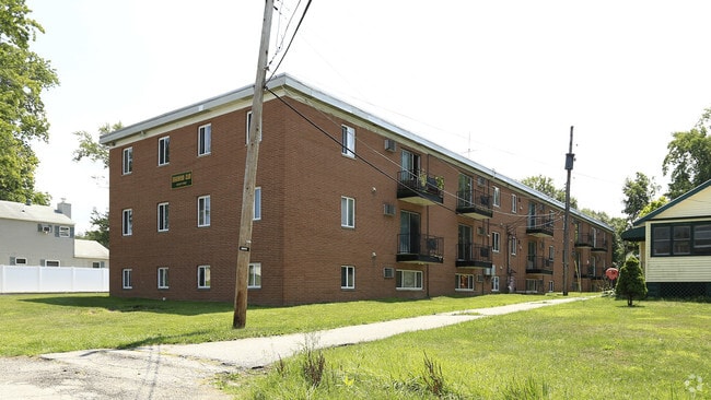 Building Photo - Edgewood Club