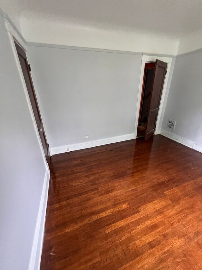 Foto del edificio - Fully Renovated 4 Bed Home in Cleveland He...