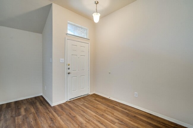 Photo - 5137 Bayridge Ct House