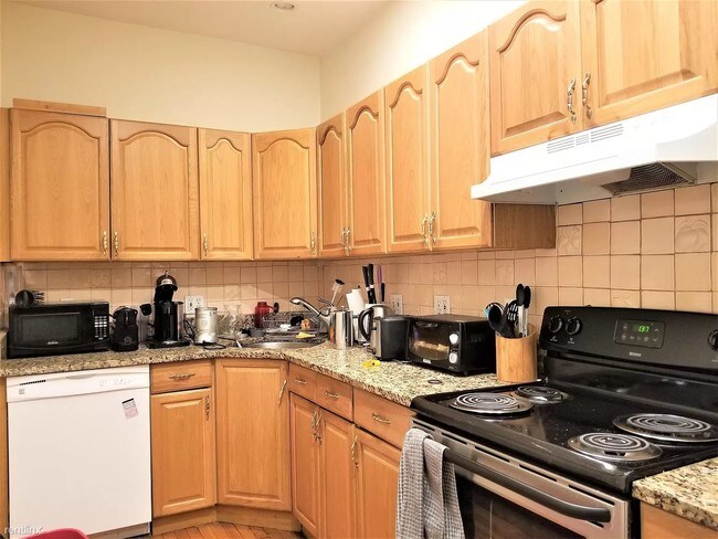 Foto del edificio - 3 br, 2 bath Condo - 21 Gibbs St Apt 2E